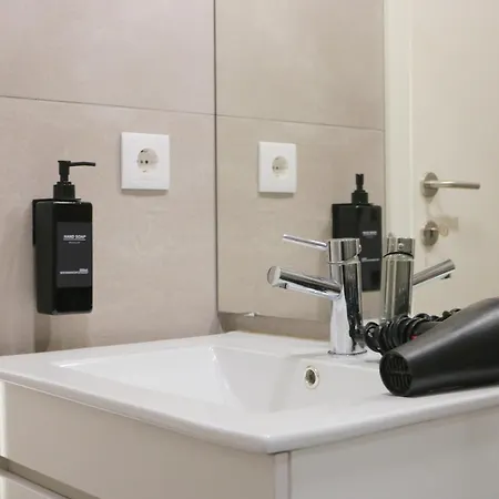 9min Metro To Downtown - Couples&kids - Free Parking Porto